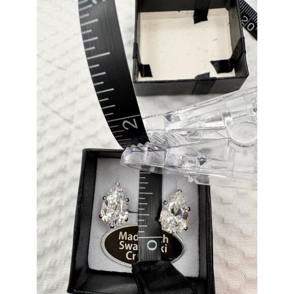 Teardrop Swarovski Crystal Earrings – Post Back - New in Gift Box - Picture 6 of 8